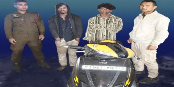 स्कूटी चोरी के आरोप में दो चोर गिरफ्तार