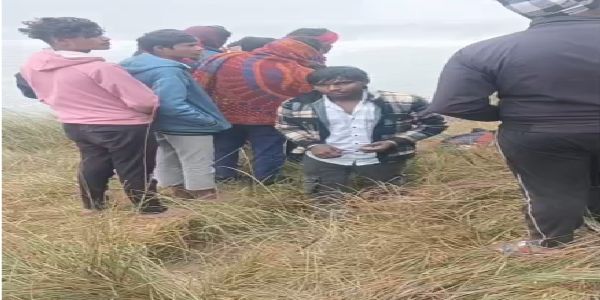 संदिग्ध हालात में युवक की मौत, परिजनों ने गांव वालों पर लगाया आरोप