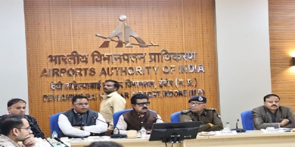 एयरपोर्ट परिसर में अहम बैठक एयरपोर्ट परिसर में अहम बैठक