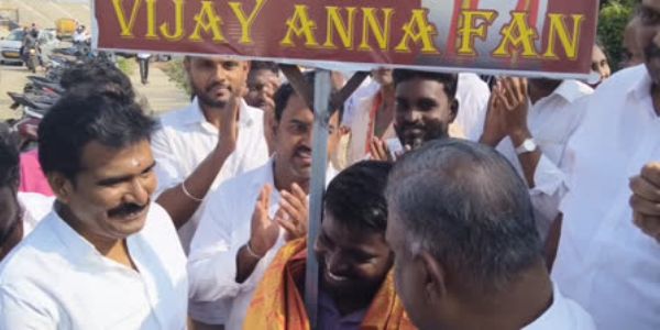 क्रिसमस समारोह में भाग लेने के लिए 500 किमी पैदल यात्रा: विजय के पागल प्रशंसक को उत्साहपूर्वक स्वागत