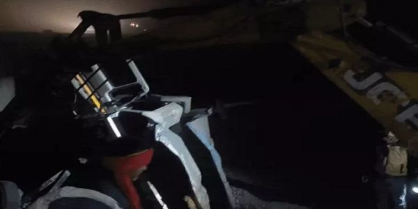 मप्रः दमोह में बटियागढ़ के पास ब्रेक फेल होने पुल से गिरा गिट्टी भरा डंपर, दो लोगों की मौत