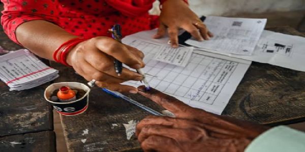 सीईओ कार्यालय के बाहर प्रदर्शन : कोलकाता पुलिस ने बीएलओ के खिलाफ स्वतः संज्ञान मामला दर्ज किया