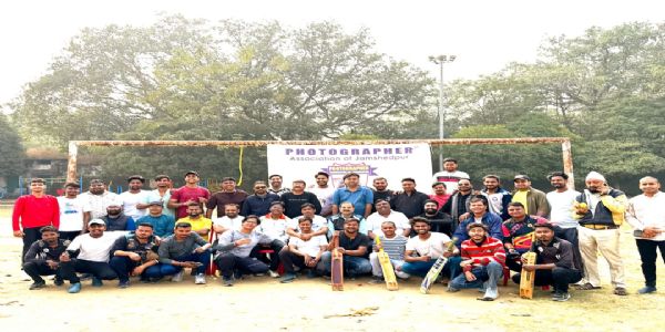 फोटोग्राफर एसोसिएशन, जमशेदपुर ने आयोजित किया मैत्रीपूर्ण क्रिकेट मुकाबला