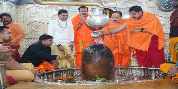 केंद्रीय स्वास्थ्य मंत्री जेपी नड्डा, सीएम यादव ने किया महाकाल का अभिषेक