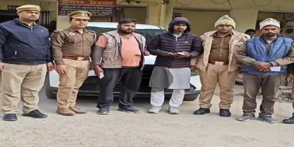 तीन गो तस्कर गिरफ्तार, चार पहिया वाहन बरामद