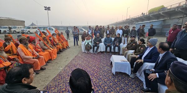 डीएम-एसपी ने मेला रामनगरिया पहुंचकर संताें महात्माओं से जाना हालचाल
