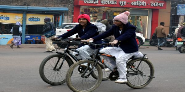 सीतापुर में बढ़ी सर्दी, व्यवसाय-यातायात पर दिखा ठंडी का असर