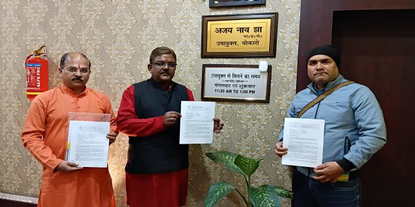 बांग्लादेश में हिंदुओं पर हिंसा के विरोध में हिंदू जनजागृति समिति ने उपायुक्त को सौंपा ज्ञापन