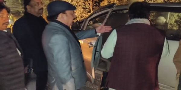 अमेठी सांसद का मानवीय कदम, घायल सिपाही को अपनी गाड़ी से पहुंचाया अस्पताल