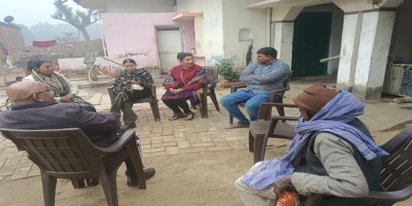 हालैंड से वाराणसी पहुंचे प्रवासी परिवार को अपने पूर्वजों के गांव की तलाश