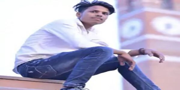(संशाेधित) लखनऊ: बाइक सवार युवक की पेड़ से टकराकर मौत