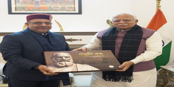 विधानसभा अध्यक्ष ने केंद्रीय मंत्री खट्टर से की मुलाकात, ‘शताब्दी-यात्रा’ कॉफी टेबल बुक भेंट की