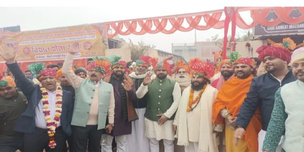 श्रीरामलला के 77वें प्राकट्य महोत्सव पर पूजित कलश और हनुमान जी महाराज के शाही निशान के साथ निकली भव्य शोभायात्रा