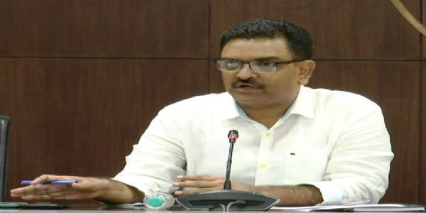 योजनाओं को जनोन्मुखी बनाने के लिए जनप्रतिनिधियों के अनुभव का लाभ उठाएं अधिकारी : असीम अरुण