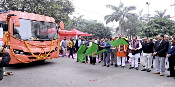 अनिल राजभर ने मोबाइल मेडिकल यूनिट को हरी झंडी दिखाकर किया रवाना