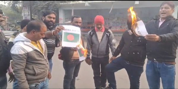 बांग्लादेश में हिंदू युवक की हत्या के खिलाफ धनबाद में जोरदार विरोध प्रदर्शन