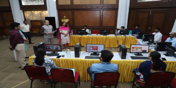 टीएमसी चुनाव गतिविधि कक्ष का आयुक्त राव ने किया दौरा