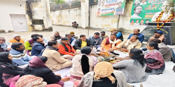 रालोद ने चौधरी चरण सिंह की 123वीं जयंती हवन पूजन कर मनाई