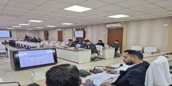 राजस्व कार्यों में लापरवाही बरतने वाले कर्मचारियों पर गिरेगी गाज