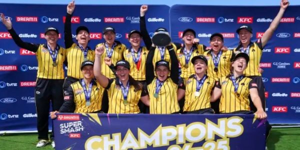 महिला सुपर स्मैश की गत चैंपियन वेलिंगटन की टीम