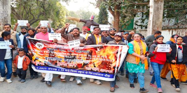 बांग्लादेश में हिन्दू नवजवान की हत्या के विरोध में विहिप-बजरंग दल ने रांची में किया प्रदर्शन