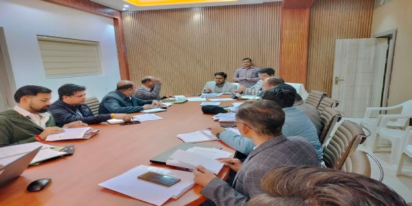 जल जीवन मिशन सरकार की प्राथमिकता, लापरवाही पर होगी कार्यवाही : डीएम