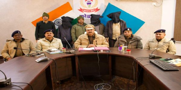 अश्लील वीडियो बनाकर वसूली करने वाले तीन आरोपित गिरफ्तार