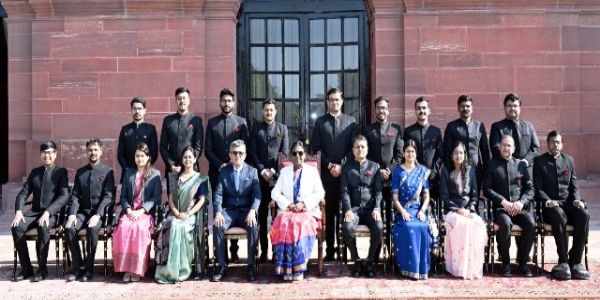 राष्ट्रपति का आईडीएएस अधिकारियों से आह्वान: रक्षा वित्तीय प्रबंधन में नवाचार और आत्मनिर्भरता को दें गति