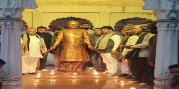 अटल पार्क में रोशनी कर मनाया गया दीपोत्सव पर्व