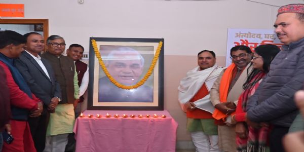 भाजपा ने अटल जयंती की पूर्व संध्या पर प्रदेश कार्यालय सहित सभी जिला कार्यालयों में मनाया दीपोत्सव