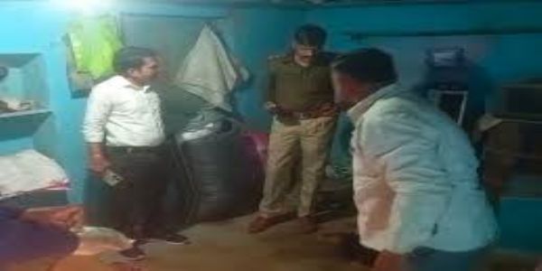 धार: घर के अंदर बुजुर्ग का खून से लथपथ शव मिला, हत्या की आशंका