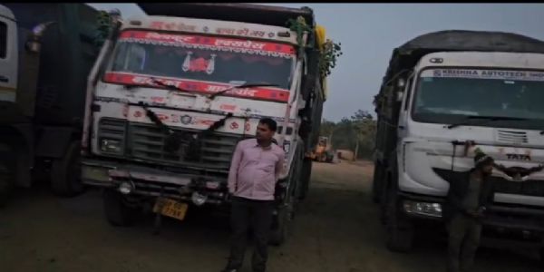 अवैध फ्लाई ऐश डंपिंग पर पुलिस ने सात हाइवा व दाे ट्रेलर किया जब्त