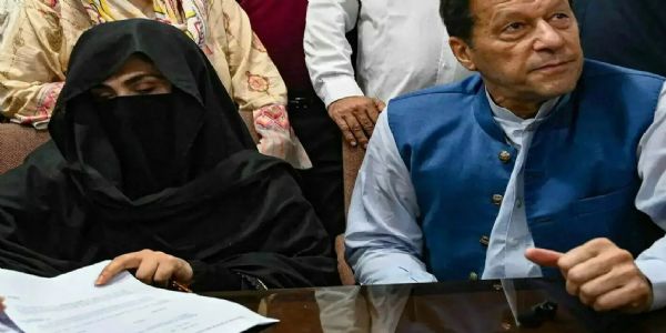 पाकिस्तान की अदालत ने इमरान-बुशरा की कुछ मामलों में अंतरिम जमानत अवधि बढ़ाई