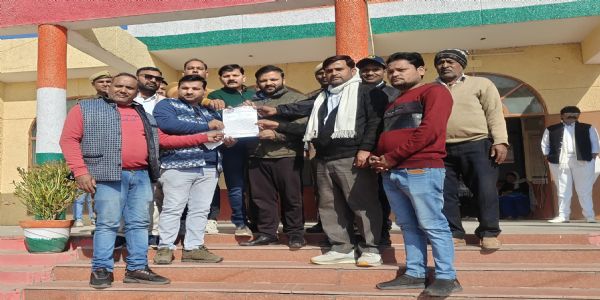 बांग्लादेश में हिंदू अल्पसंख्यकों पर अत्याचार के विरोध में राष्ट्रपति के नाम सौंपा ज्ञापन