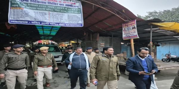 आमी मंदिर अग्निकांड में जिलाधिकारी एवं वरीय पुलिस अधीक्षक ने किया स्थलीय निरीक्षण
