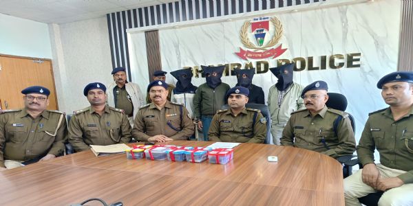 पुलिस ने गेस्ट हाउस में दबिश देकर चार साइबर ठगों को किया गिरफ्तार