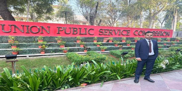 अखबार विक्रेता का पुत्र बना यूपीएससी अफसर