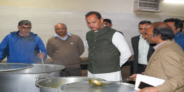 मंत्री इंद्राज ने ओल्ड एज/कुष्ठ रोगियों के शेल्टर होम का किया निरीक्षण