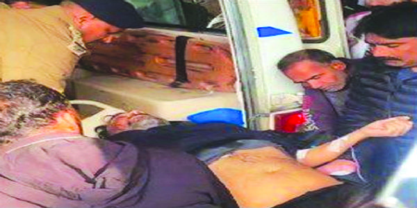 पेशी पर जा रहे बदमाश पर की फायरिंग, हालत गंभीर, दो पुलिसकर्मी भी घायल