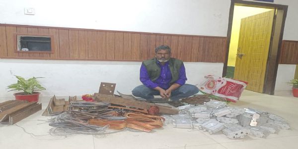 चोरी के मामले में वृद्ध व्यक्ति गिरफ्तार