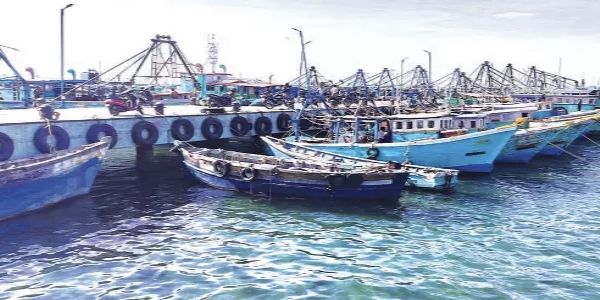 श्रीलंका की जेलों में बंद मछुआरों और नावों को छोड़ने का