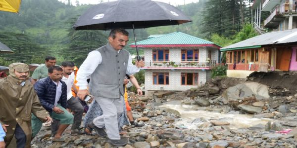 आपदा से नुकसान का जायजा लेते सीएम सुक्खू