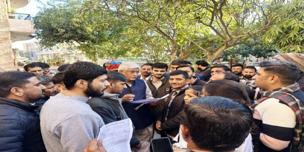 केंद्रीय मंत्री ने सुनी आमजन की समस्याएं, विभिन्न मांगों के सौंपे ज्ञापन