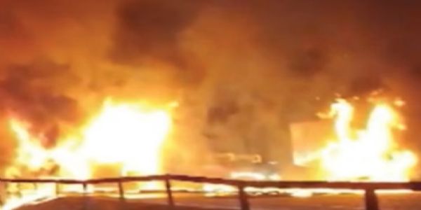 कर्नाटक के चित्रदुर्ग में लॉरी से टक्कर के बाद बस में लगी आग, नौ यात्री जिंदा जले