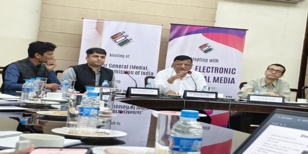 मतदाता सुनवाई में जन्मतिथि की गड़बड़ी पर खास नजर रखें माइक्रो ऑब्जर्वर : निर्वाचन आयोग