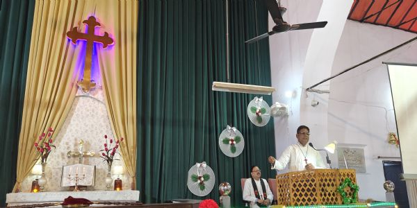 मुरादाबाद : हर्षोल्लास के साथ मनाया जा रहा क्रिसमस, प्रार्थना सभा में उमड़ा मसीही समाज