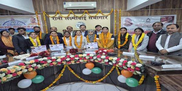 अटल जन्म शताब्दी समारोह में प्रतिभाशाली छात्राओं का सम्मान, कविता व विचारों से गूंजा सभागार