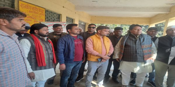 सपा सांसद रामजीलाल ने बाजरा खरीद केंद्र का लिया जायजा, किसानों का दर्द सुना