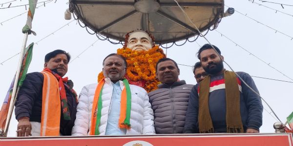 अटल बिहारी वाजपेयी की 101वीं जयंती पर अटल चौक में श्रद्धांजलि, कार्यकर्ताओं ने किया नमन