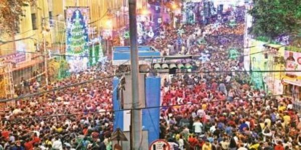 क्रिसमस पर कोलकाता के दर्शनीय स्थलों में उमड़ी सैलानियों की भारी भीड़